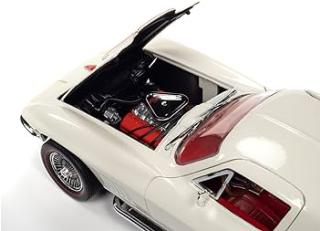 Chevrolet Corvette 427 Coupe 1967 white with red stinger stripe Auto World 1:18